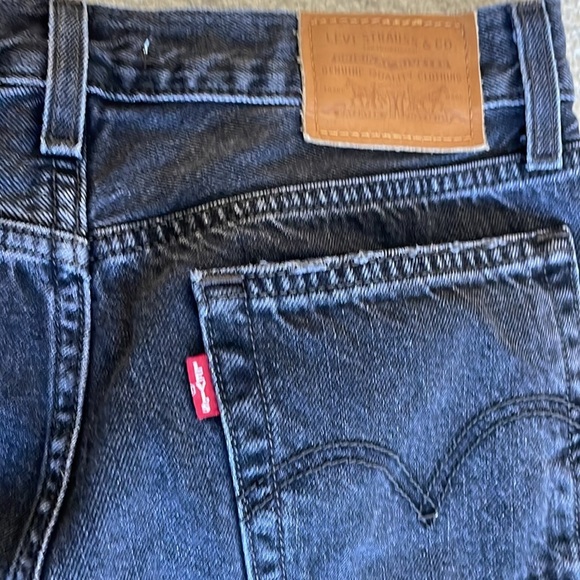 LEVI’S Wedgie Straight Black Ripped Denim Jeans Sz‎ 27
High Rise Pockets Raw Hem - Picture 9 of 9